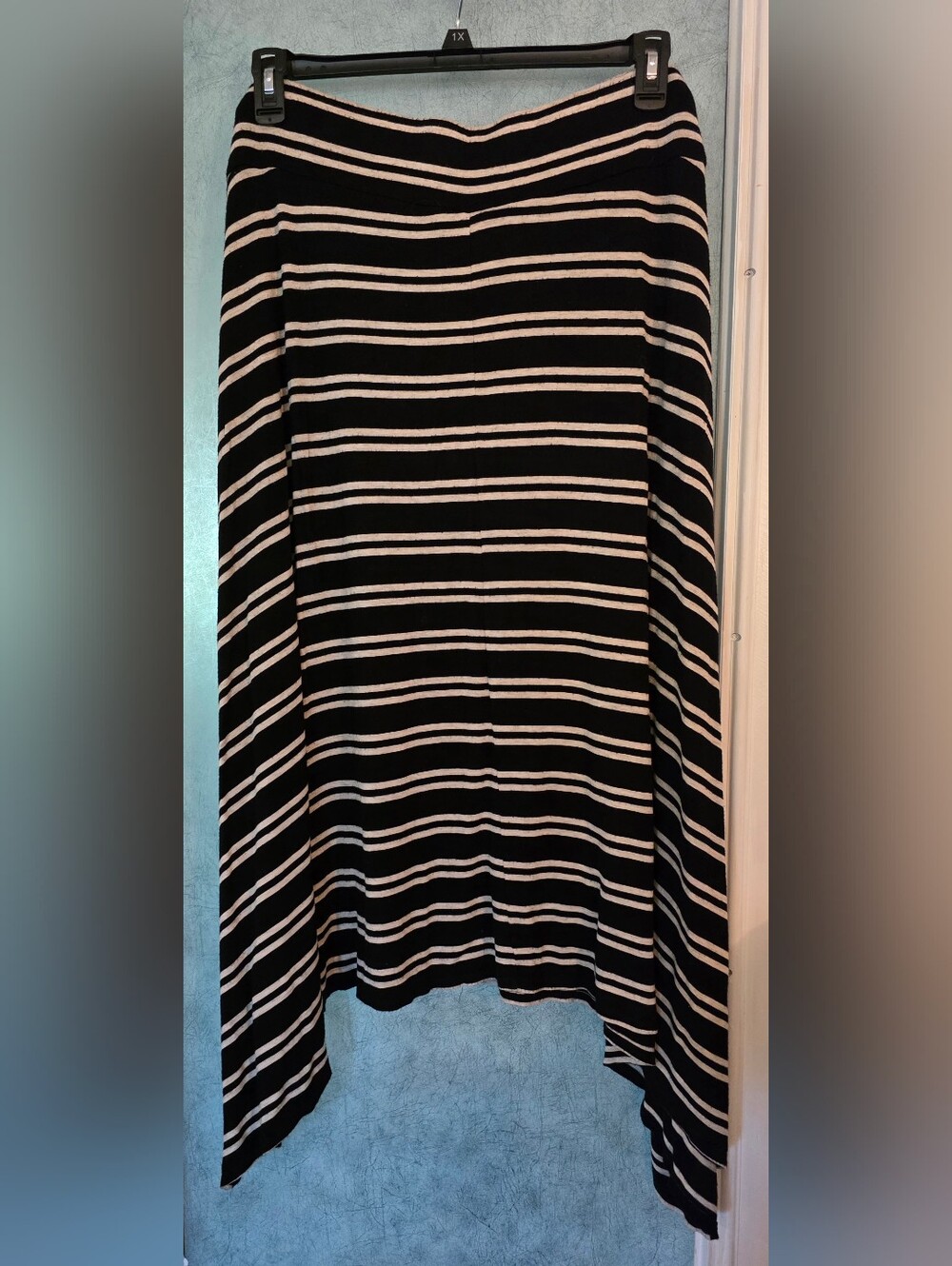 Dress Barn Handkerchief Hem Skirt With Assymetrical Seams On Front 3X - Picture 2 of 4